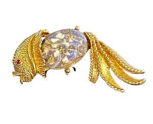Vintage Jelly Belly Koi Fish Brooch Gold Tone Oriental Agate Look Belly Red Eyes